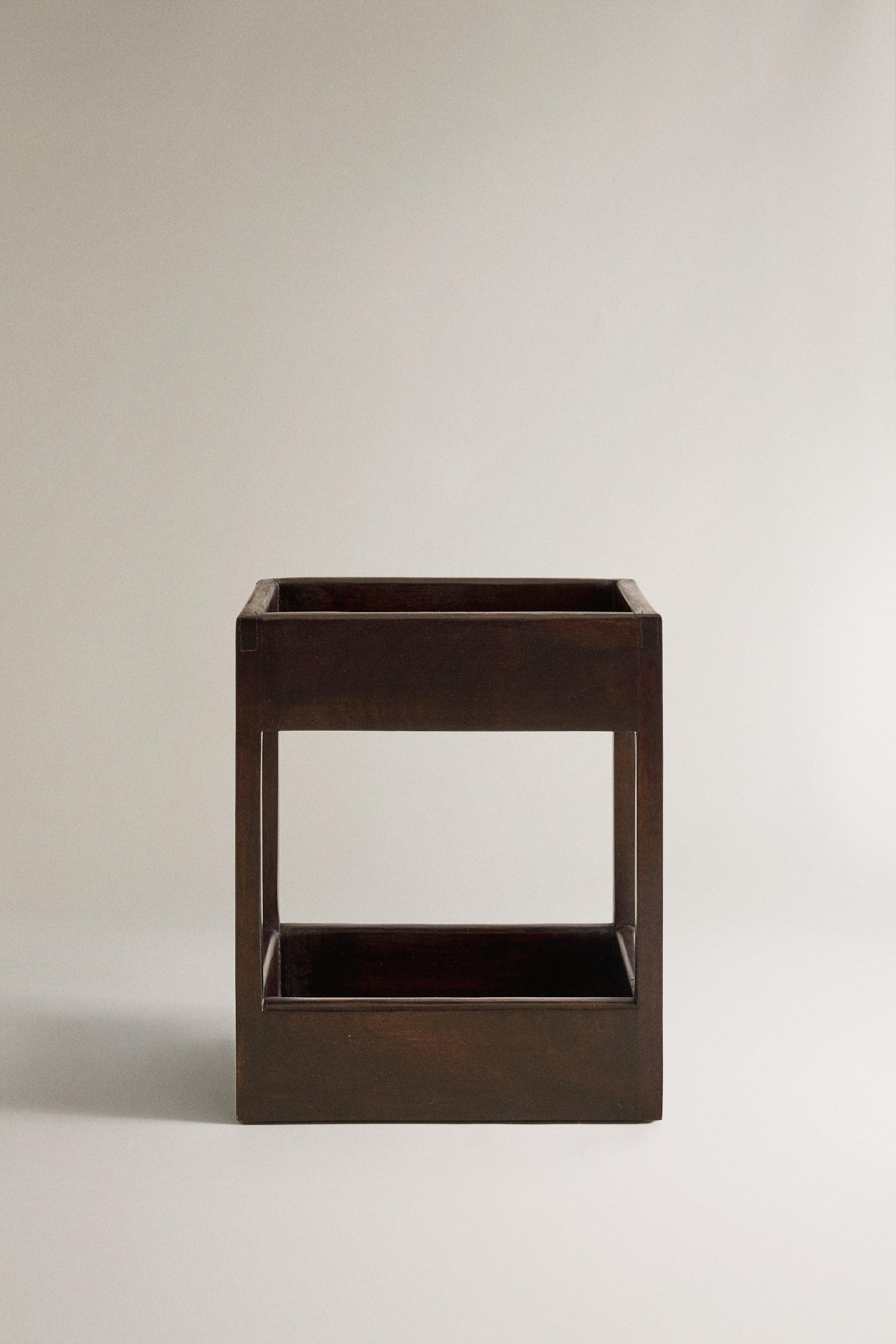 SMALL STORAGE UNIT
